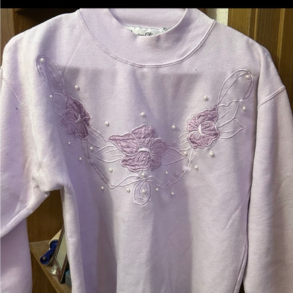 Women’s Sweatshirt. Pretty pink with embroidered design